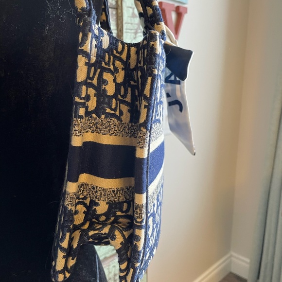 Blue and White Patterned Tote - Picture 5 of 12